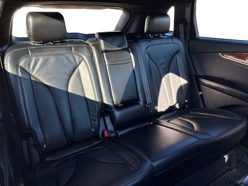 Used 2019 Lincoln Nautilus Select image 23