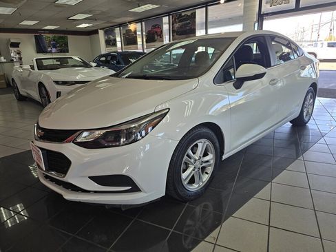 Used 2018 Chevrolet Cruze LT image 1