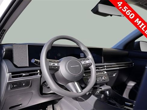 Used 2025 Hyundai Tucson SE image 11