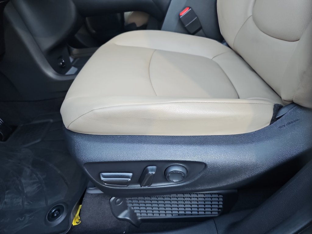 Certified 2024 Toyota Sienna XLE w/ XLE Plus Package FWD image 18
