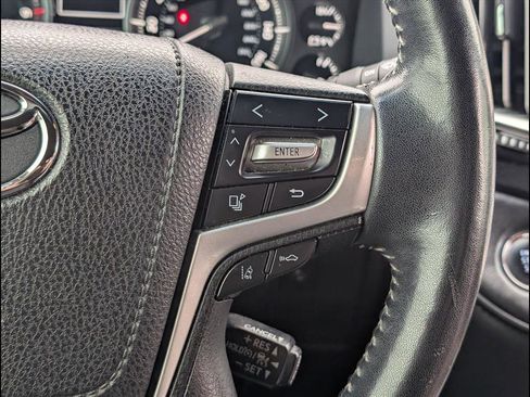 Used 2016 Toyota Land Cruiser image 16