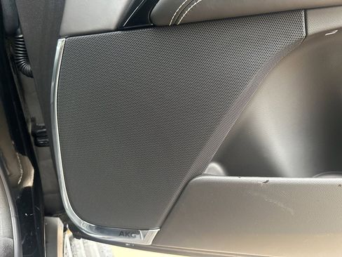 Used 2025 Cadillac Escalade ESV V w/ LPO, ONYX Package image 62