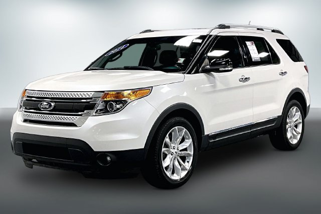 Used 2014 Ford Explorer XLT w/ Equipment Group 202A AWD/4WD image 3