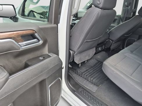 Used 2025 Chevrolet Silverado 1500 LT AWD/4WD image 9