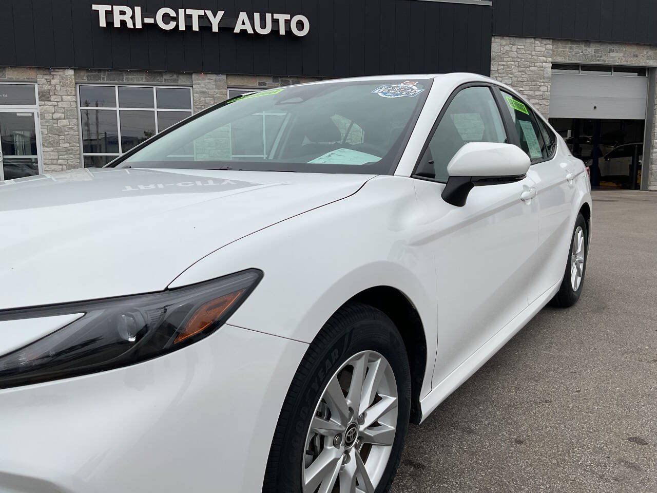 Used 2025 Toyota Camry LE FWD image 2