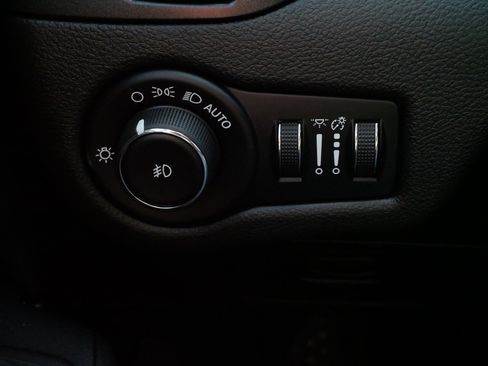 Used 2019 Jeep Cherokee Trailhawk w/ Cold Weather Group image 29