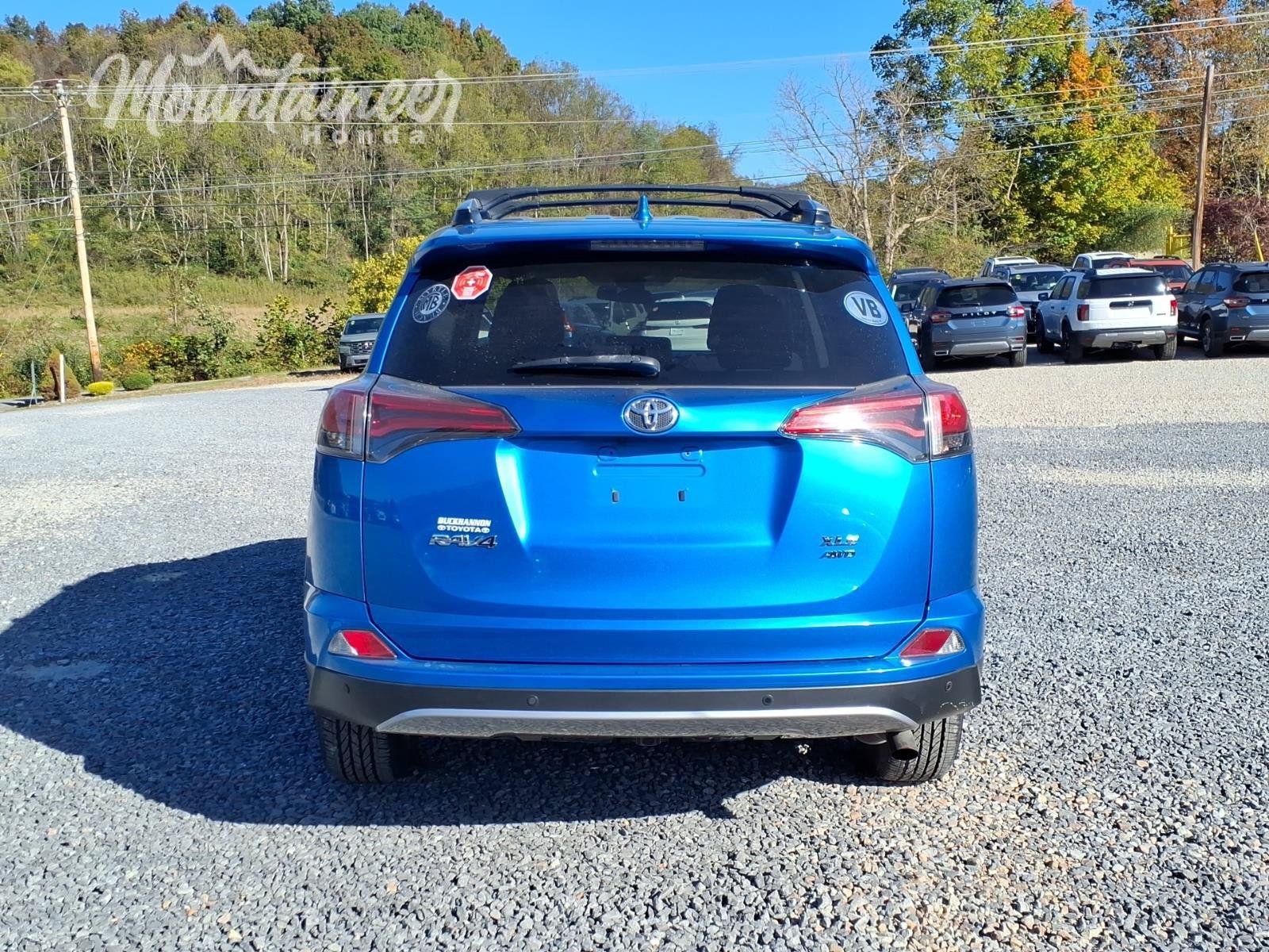 Used 2017 Toyota RAV4 XLE AWD/4WD image 6