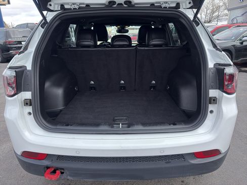 Used 2025 Jeep Compass Trailhawk image 8