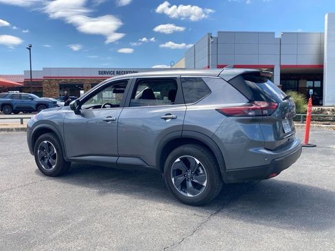 Used 2025 Nissan Rogue SV image 5