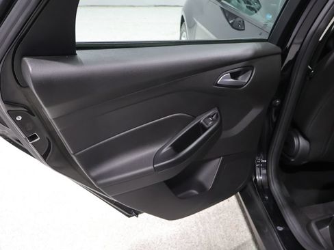 Used 2017 Ford Focus SE w/ Cold Weather Package FWD image 17