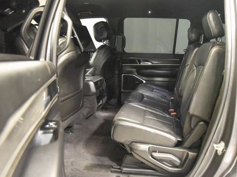 Used 2022 Jeep Wagoneer Series II w/ Rear Seat Video Group 1 image 4