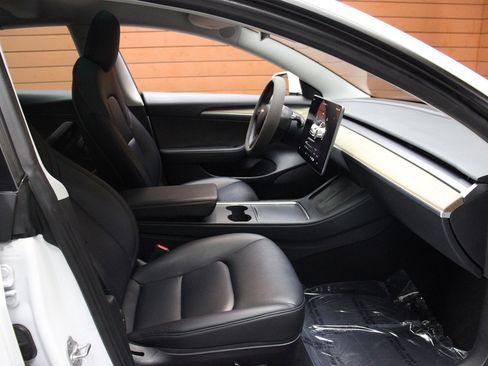 Used 2023 Tesla Model 3 Standard Range image 26