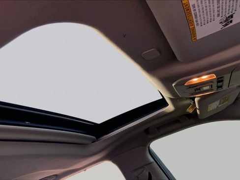 Used 2023 Toyota Highlander XLE FWD image 14