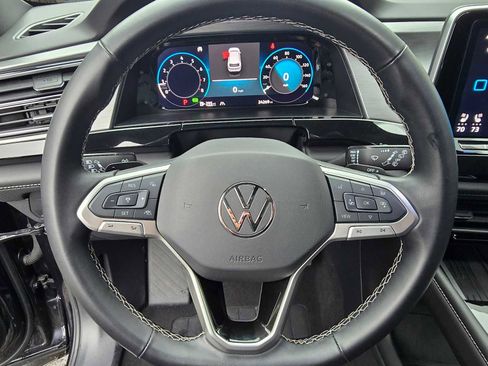 Used 2025 Volkswagen Atlas Cross Sport SE image 25