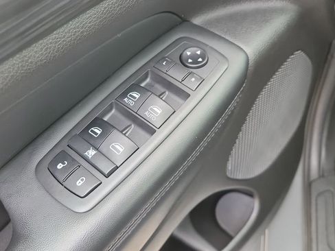 Used 2019 Jeep Grand Cherokee Altitude image 24