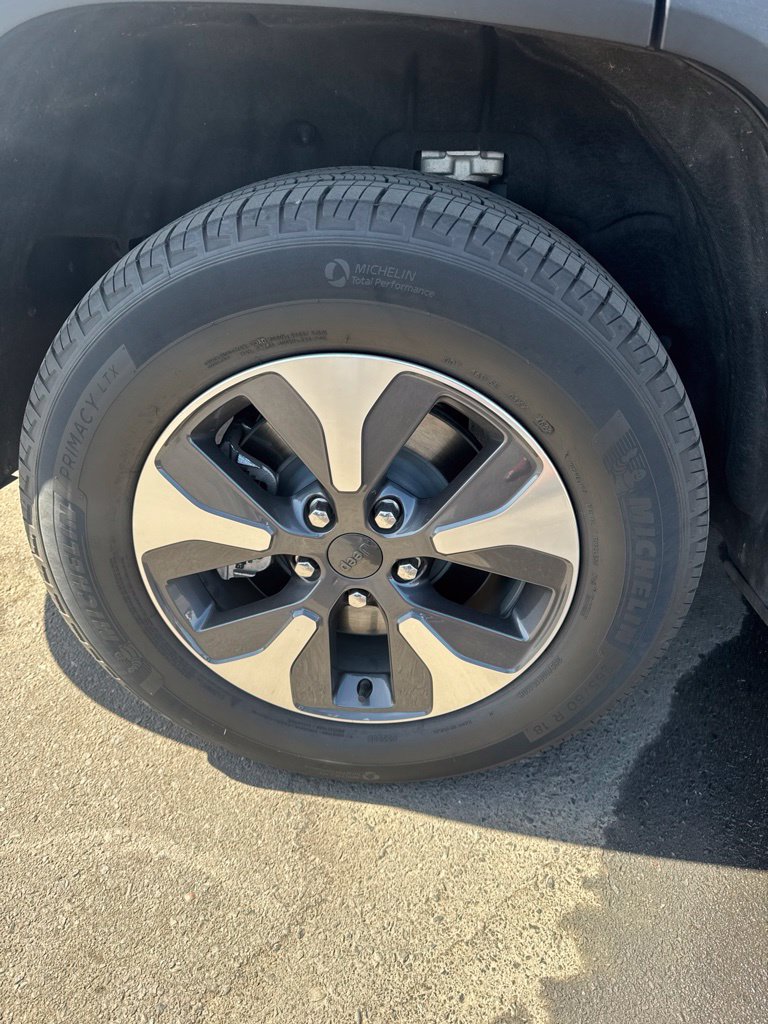 Used 2023 Jeep Grand Cherokee 4WD 4xe image 3