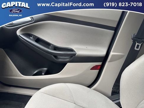 Used 2015 Ford Focus SE FWD image 28