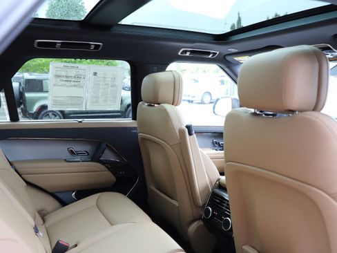 Certified 2025 Land Rover Range Rover Sport SE AWD/4WD image 15