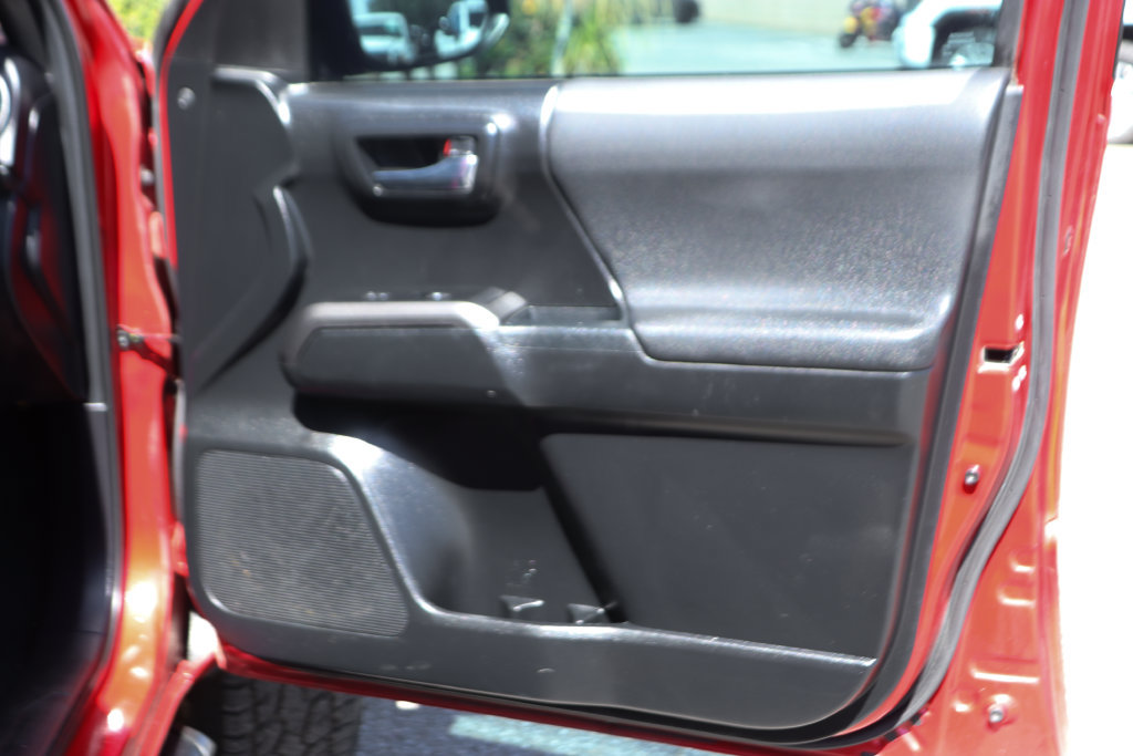 Used 2021 Toyota Tacoma TRD Off-Road w/ Technology Package AWD/4WD image 37