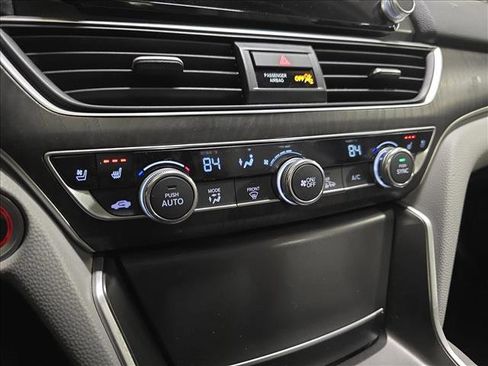 Used 2018 Honda Accord Touring image 25