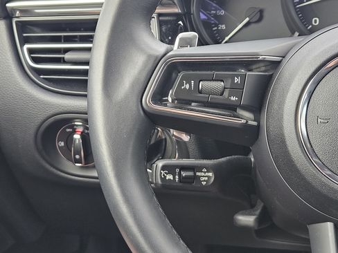 Certified 2025 Porsche Macan image 27