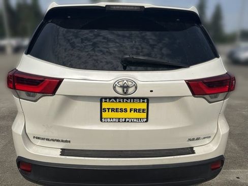 Used 2018 Toyota Highlander XLE AWD/4WD image 7