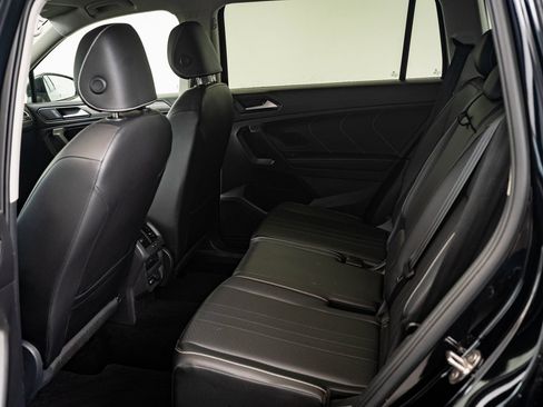 Used 2022 Volkswagen Tiguan SE image 32