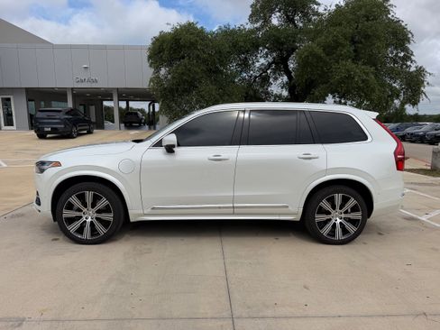 Certified 2025 Volvo XC90 T8 Ultra w/ Protection Package Premier AWD/4WD image 3