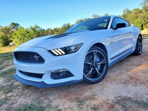 Used 2017 Ford Mustang GT Premium image 5