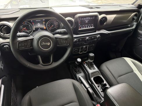 Used 2021 Jeep Gladiator Sport AWD/4WD image 23