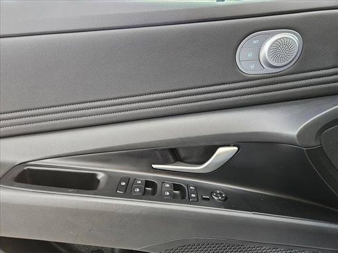 Used 2025 Hyundai Elantra Limited FWD image 21