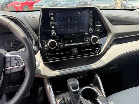 Used 2020 Toyota Highlander Limited FWD image 13