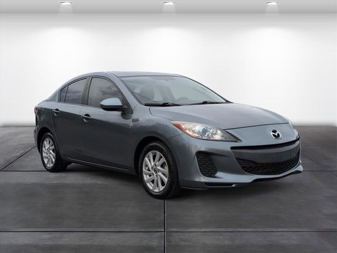 Used 2013 MAZDA MAZDA3 i Touring w/ Preferred Equipment Pkg image 2