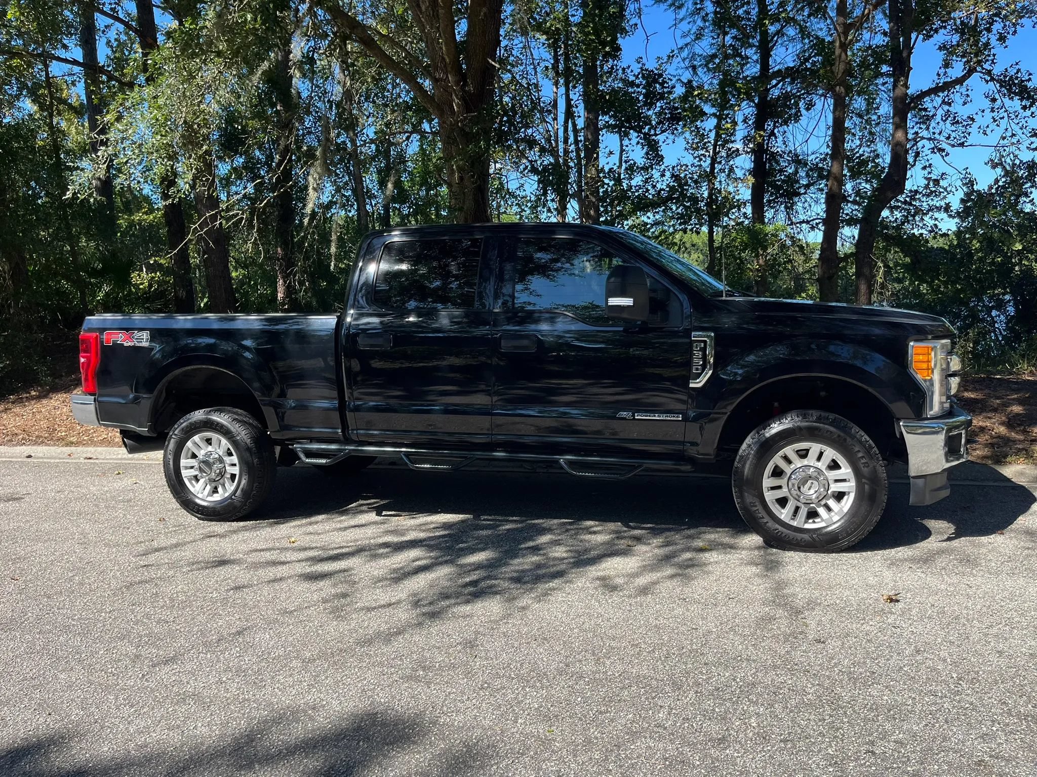 Used 2017 Ford F350 XLT w/ XLT Value Package AWD/4WD image 4