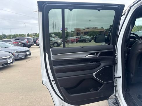 Used 2024 Jeep Wagoneer Series II w/ Convenience Group I AWD/4WD image 40