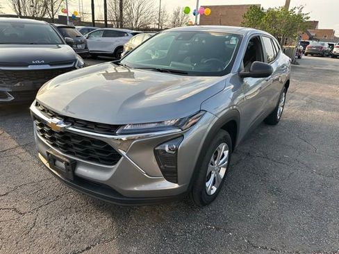 Used 2024 Chevrolet Trax LS w/ Driver Confidence Package image 1