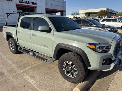 Used 2023 Toyota Tacoma TRD Off-Road image 3