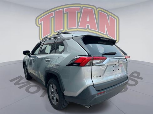 Used 2022 Toyota RAV4 XLE w/ Convenience Package AWD/4WD image 3