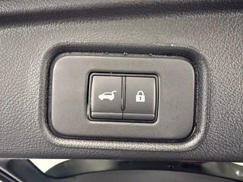 New 2026 Nissan Pathfinder SL image 9