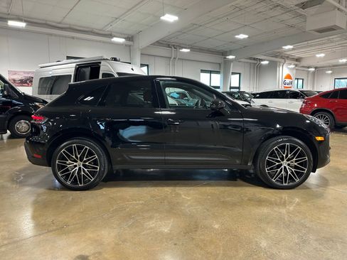 Used 2025 Porsche Macan image 9