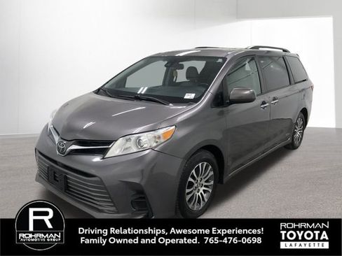 Used 2020 Toyota Sienna XLE image 2