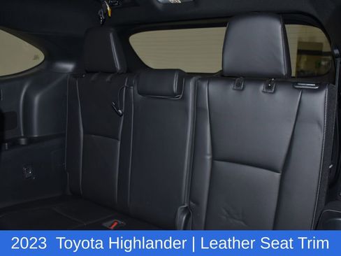 Used 2023 Toyota Highlander XSE image 32