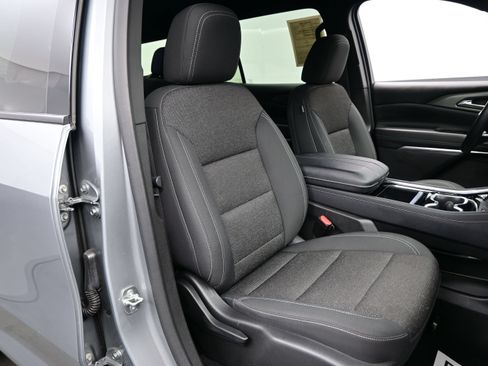 Used 2024 Chevrolet Traverse LT AWD/4WD image 17