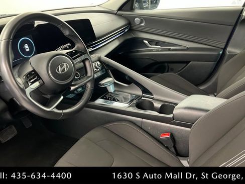Used 2025 Hyundai Elantra SEL image 15