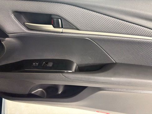 Used 2025 Toyota Camry SE image 14