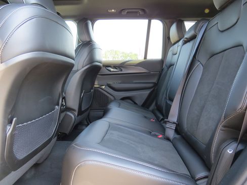 New 2025 Jeep Grand Cherokee 4WD image 15