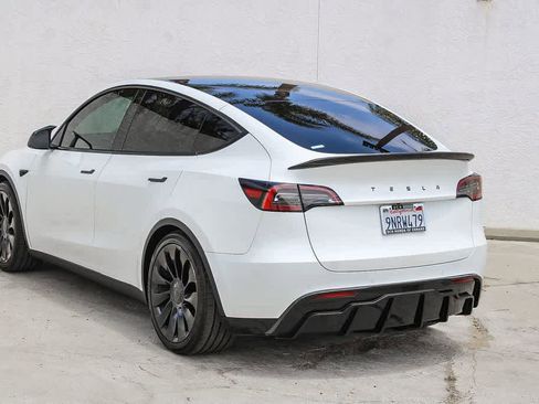 Used 2022 Tesla Model Y Performance AWD/4WD image 7