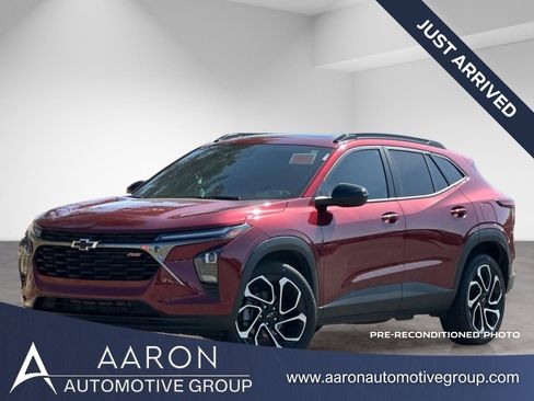 Used 2025 Chevrolet Trax RS w/ Sunroof Package FWD image 1