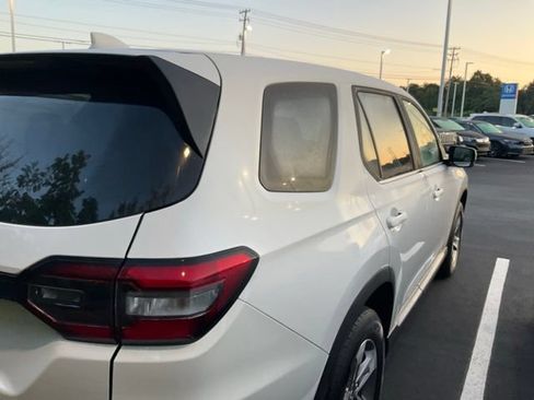 Used 2025 Honda Pilot EX-L image 6