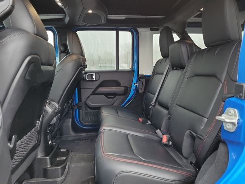 Used 2024 Jeep Wrangler Unlimited Rubicon w/ Technology Group image 11